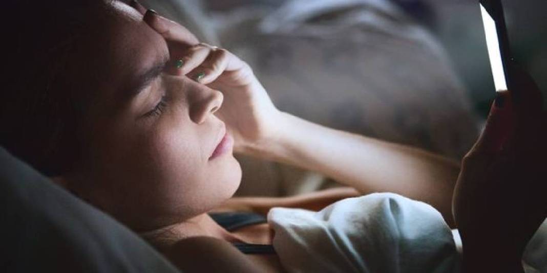 Yatakta telefon, uykuda kabus! Uyku öncesi telefon mesaisi yapanlar dikkat: O soruna davetiye çıkarıyor 5